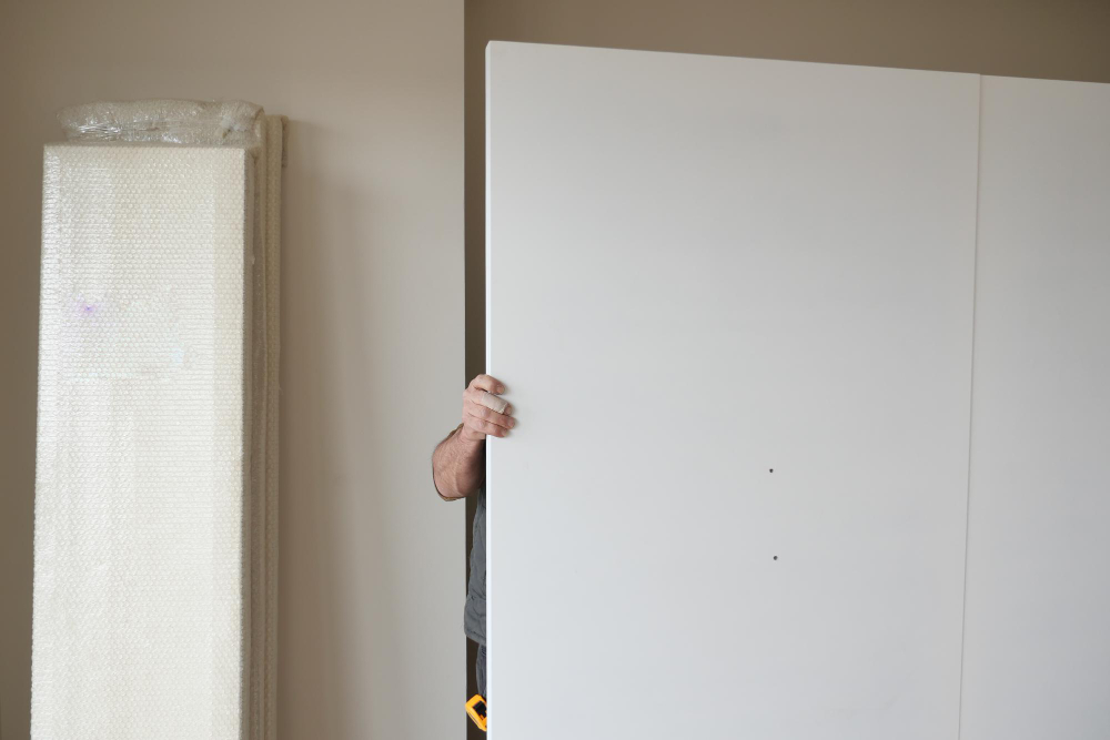 庫板PU機冷凍庫夾芯板發泡製程示意圖，展示保溫產線設備與密度控制